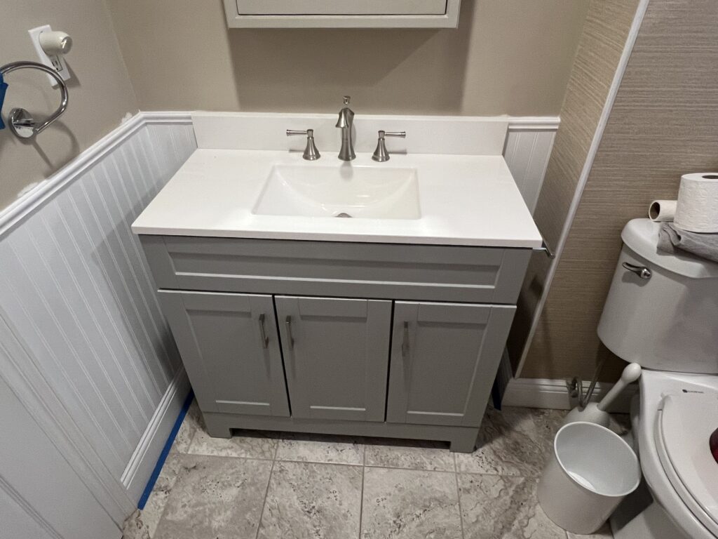 Bathroom, Wallpaper, Wainscoting